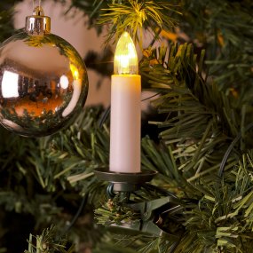 Luces para árbol de Navidad blanco cálido 35LED 27m Blanco De Konstsmide - Este cl&aacute;sico juego de luces navide&ntilde;as para &aacute;rbol, con 35 luces blancas, ba&ntilde;a el &aacute;rbol con un brillo c&aacute;lido y acogedor.