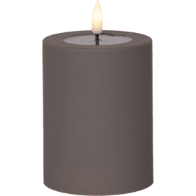 LED Vela Pilar Flamme Soft 13cm Marrón De Star Trading - Es una hermosa decoraci&oacute;n, tanto individual como combinada con otras velas de la serie Flame, y es apta para uso en interiores y exteriores.