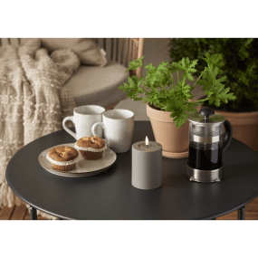 LED Vela Pilar Flamme Soft 13cm Marrón De Star Trading - Es una hermosa decoraci&oacute;n, tanto individual como combinada con otras velas de la serie Flame, y es apta para uso en interiores y exteriores.