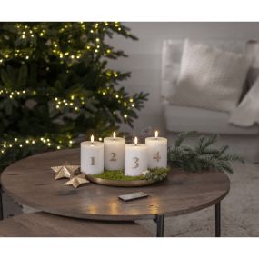 LED Vela Pilar Flamme Advent Blanco De Star Trading - Las velas funcionan con 8 pilas AA y el control remoto con una pila CR2032 (no incluida).