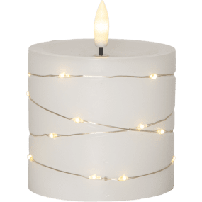 LED Vela Pilar Flamme Dew 10cm Blanco De Star Trading - Flamme Dew es una hermosa vela a pilas, hecha de cera blanca con una tira LED enrollada que emite una luz blanca c&aacute;lida y acogedora.