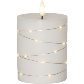 LED Vela Pilar Flamme Dew 13cm Blanco De Star Trading - Flamme Dew es una hermosa vela a pilas, hecha de cera blanca con una tira LED enrollada que emite una luz blanca c&aacute;lida y acogedora.