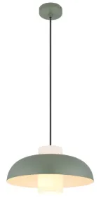 Lowe Ø38 Verde Lámpas de techo De Globo Lighting - Den runda sk&auml;rmen i matt gr&ouml;nf&auml;rgad metall ger ett elegant och tidl&ouml;st uttryck, medan den cylinderformade sk&auml;rmen i opalglas sprider ett mjukt och behagligt ljus.