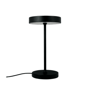 Starlight 25cm Negro lámpara de mesa De Dyberg Larsen - Med inbyggd LED och tre ljusstyrkor, som dimras med 3-stegsdimmern p&aring; lamphuvudet, anpassar den sig enkelt efter olika behov &ndash; fr&aring;n st&auml;mningsfullt sken till fokuserat ljus.