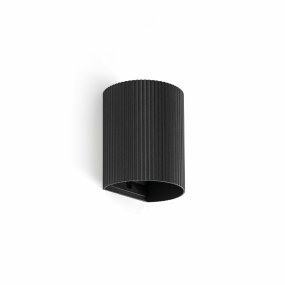 Sole 10cm Ranurado negro lámpara de pared De Faro Barcelona - Sole es una l&aacute;mpara de pared compacta y negra con superficie acanalada que aporta una sutil elegancia a cualquier ambiente.