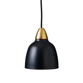 Urban Mini Ø15 Negro Lámpas de techo De Superliving - A pesar de su menor tama&ntilde;o, Urban Mini ofrece una distribuci&oacute;n de luz impresionante y queda tan bien encima de la encimera de la cocina como en un acogedor rinc&oacute;n de lectura.