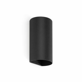 Sole 15cm Ranurado negro lámpara de pared De Faro Barcelona - Est&aacute; disponible en dos tama&ntilde;os y puede emitir luz en una o dos direcciones, lo que lo hace ideal para pasillos y espacios peque&ntilde;os.