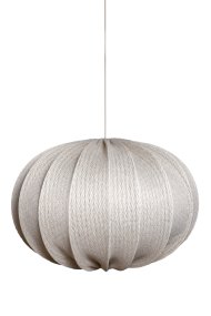 Moon Pantalla S/Colgante Ø78 Blanquecino De Alde & Lind - Moon es una pantalla moderna de forma clásica y contemporánea, hecha de tela gris, que crea un aspecto versátil tanto al encenderla como al apagarla.