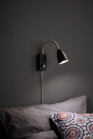 Ciro Negro De Markslöjd - Perfecta como lámpara de noche o como iluminación de trabajo en la oficina, puedes dirigir fácilmente la luz exactamente donde la necesitas.