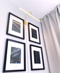 Miro 40cm Oro De Aneta Lighting - Miro tiene una fuente de luz LED integrada de 5W y emite una luz blanca cálida con un máximo de 450 lúmenes.