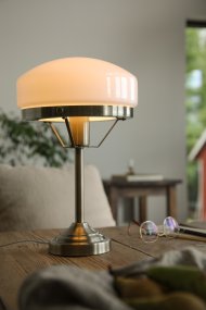 Aurelia 40cm Latón antiguo lámpara de mesa De Markslöjd - La l&aacute;mpara incluye un cable transparente de 2 m de largo, un interruptor y un enchufe.