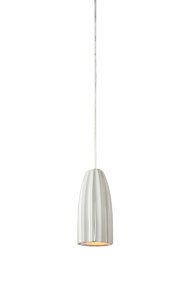 Clay Ø8 Blanco lámpara de ventana De Markslöjd - Clay es una elegante l&aacute;mpara de ventana fabricada en cer&aacute;mica blanca con una forma ligeramente curvada y una superficie decorativa estriada.