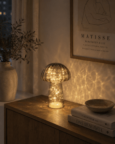 Svamp 23cm Gris lámpara de mesa De Pixie Design - Descubre la elegancia de la l&aacute;mpara de mesa Mushroom de cristal: una l&aacute;mpara &uacute;nica que combina estilo y funcionalidad.
