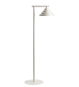 Wave Blanco cremoso lámpara de pie De Artera - Su elegante pantalla ondulada le da un aspecto único y emite una luz dirigida y suave.