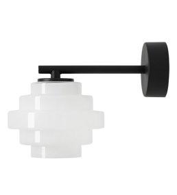 Filo 23cm Blanco lámpara de pared De Artera - Está fabricado en metal y vidrio, con el brazo negro que contrasta elegantemente con el vidrio blanco.
