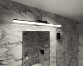 Aqua II 60cm Negro lámpara de baño De Westal - El panel trasero cuenta con entradas y salidas conmutables para cables de instalaci&oacute;n, con la opci&oacute;n de conectar un cable externo.