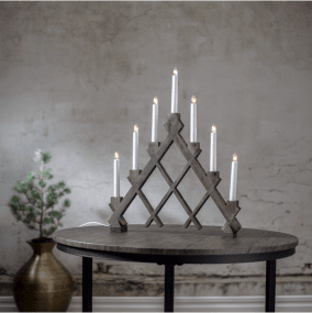 Rut Marrón De Star Trading - El hermoso patr&oacute;n de tablero de ajedrez del candelabro llama la atenci&oacute;n.