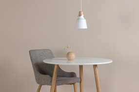 Rigel Ø16 Blanco Lámpas de techo De Venture Design - Con la l&aacute;mpara de techo Rigel, obtendr&aacute;s una iluminaci&oacute;n moderna y elegante que se adapta a la mayor&iacute;a de las habitaciones y estilos de interior.