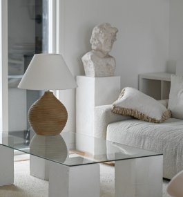 Romero 50cm Arena oscura base de lámpara De Hallbergs - La forma redonda y el patrón de rayas decorativas crean una hermosa atmósfera en la habitación.