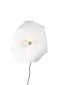 Tropez Ø60 Blanco lámpara de pared De Globen Lighting - Incluye un cable textil negro de 200 cm con interruptor para la conexión a la pared, mientras que el enchufe para el montaje en el techo se vende por separado.
