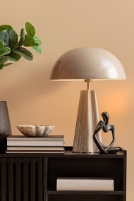 Amplio 55cm Greige lámpara de mesa De Leitmotiv - Amplio es una lámpara de mesa más grande y llamativa que combina funcionalidad y estilo.
