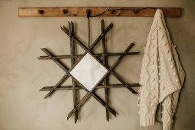 Lea Ø70 Marrón De Globen Lighting - La l&aacute;mpara se entrega completa con un cable textil trenzado de color negro de 350 cm de largo, con interruptor y enchufe.