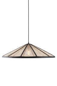 Akira Ø70 Naturaleza/negro De Globen Lighting - Est&aacute; hecha de bamb&uacute; te&ntilde;ido en negro mate, y la tela de lino beige de trama suelta garantiza una hermosa distribuci&oacute;n de la luz en toda la habitaci&oacute;n.