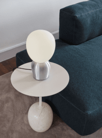 Buddy 34cm aluminio pulido De Belid - Con su luz uniforme y su sofisticado dise&ntilde;o, Buddy se integra armoniosamente en cualquier hogar: una compa&ntilde;era que irradia luz y car&aacute;cter durante generaciones.