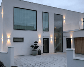 Illusion Box Negro lámpara de exterior De Westal - La luminaria está equipada con un sistema LED integrado con temperatura de color blanco cálido y patrón de luz ajustable (0-120°).