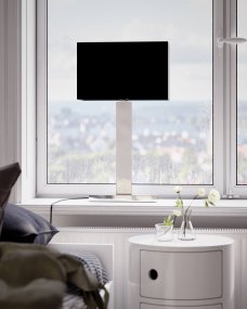 Prime 70cm Cromo lámpara de mesa De By Rydéns - La l&aacute;mpara de mesa Prime tiene un dise&ntilde;o moderno y elegante con una base de metal y una pantalla de tela.