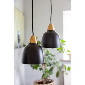 Urban Mini Ø15 Negro Lámpas de techo De Superliving - A pesar de su menor tama&ntilde;o, Urban Mini ofrece una distribuci&oacute;n de luz impresionante y queda tan bien encima de la encimera de la cocina como en un acogedor rinc&oacute;n de lectura.