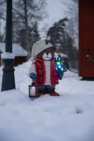 Osito De Peluche Grande 66cm Multicolor De Konstsmide - &iexcl;Difunde el esp&iacute;ritu navide&ntilde;o al aire libre o en interiores con este adorable osito de peluche con ropa de invierno!
