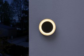 Ring Gris oscuro lámpara de exterior De Osram - Tillverkad av aluminium och med IP44-klassning &auml;r den t&aring;lig mot v&auml;der och passar perfekt f&ouml;r fasader, entr&eacute;er och uteplatser.