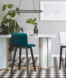 Oda 76cm Negro Lámpas de techo De Aneta Lighting - La moderna lámpara de techo de metal Oda, con su diseño ovalado y elegante y su luz orientada hacia abajo, encaja perfectamente encima de la mesa de la cocina o, por ejemplo, del fregadero.