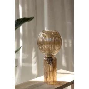 Toulipa 40cm Ámbar lámpara de mesa De Markslöjd - El cristal de la pantalla redondeada deja pasar la luz de la fuente de luz.