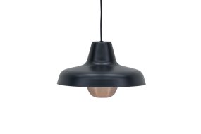 Högbyn Ø30 Negro Lámpas de techo De Venture Design - El detalle de cobre alrededor de la fuente de luz a&ntilde;ade un toque elegante y sofisticado que realmente destaca y es el toque final.