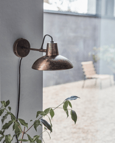Desk Ø18 Marrón antiguo lámpara de pared De House Doctor - Cuelgue la lámpara de pared junto al sofá, donde proporcionará una luz dirigida, o úsela en el dormitorio como lámpara de noche.