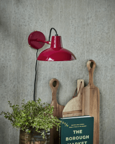 Desk Ø18 ROJO lámpara de pared De House Doctor - Se suministra con cable de tela negro de 2,5 m de longitud, interruptor de encendido y enchufe.