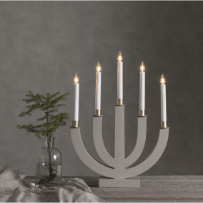 Eli Beige De Star Trading - Hermoso candelabro de madera con cinco velas y decoraci&oacute;n ba&ntilde;ada en oro, es f&aacute;cil de montar y crea un maravilloso ambiente navide&ntilde;o tanto en la ventana como en la habitaci&oacute;n.