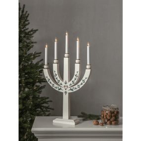 Elias Tradition Blanco De Star Trading - El candelabro de Adviento tiene 5 fuentes de luz que le dan al candelabro una iluminación acogedora y un ambiente navideño hogareño.