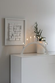 Arch 7 Lights Blanco mate De Konstsmide - Fabricado en madera y pintado en tono blanco mate.