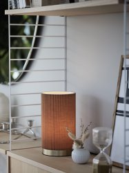 Dora 25cm Marrón lámpara de mesa De PR Home - El laminado de la parte posterior de la pantalla est&aacute; hecho de pl&aacute;stico de poliestireno.