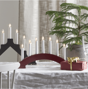 Bea ROJO De Star Trading - Candelero de madera roja en forma de arco con siete velas.