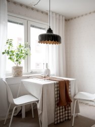 Wells Ø45 Negro Lámpas de techo De PR Home - Cable de pl&aacute;stico negro de 1,6 m de longitud con cazoleta de techo para suspensi&oacute;n con gancho del mismo color que la l&aacute;mpara.