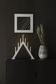 Candelabra 7 Lights Blanco De Konstsmide - Dale a tu hogar un ambiente navide&ntilde;o atemporal y con estilo con este elegante portavelas de Adviento fabricado en madera lacada en blanco mate.