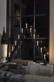 Candelabra 11 Lights Negro De Konstsmide - Candelabro el&eacute;ctrico plegable con 11 velas, fabricado en madera lacada en negro, decorado con aros de lat&oacute;n alrededor de cada vela para un toque elegante.