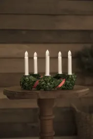 Corona De Santa Lucía Con Decoración Verde De Konstsmide - L&aacute;mpara de ara&ntilde;a tradicional Luc&iacute;a con corona verde, cinta decorativa roja y 5 luces LED de color blanco c&aacute;lido.