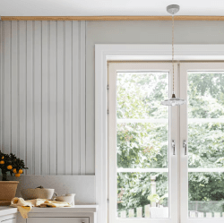 Gustav Ø20 Gris lámpara de ventana De Strömshaga - Una elegante l&aacute;mpara de techo, peque&ntilde;a y delgada, que encaja perfectamente encima de una mesa de cocina, en una ventana o en un dormitorio.