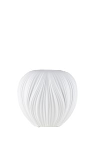 Milo 18cm Blanco lámpara de mesa De Globen Lighting - Milo es una l&aacute;mpara de mesa con un dise&ntilde;o org&aacute;nico en forma de manzana y cer&aacute;mica blanca que proporciona una luz suave y acogedora.