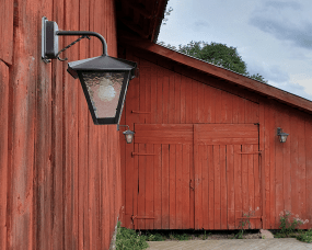 Gustav ned Cobre oxidado lámpara de exterior De Westal - Elija entre una linterna orientada hacia arriba o hacia abajo con un acabado pintado y resistente a la oxidación o en cobre bellamente oxidado.